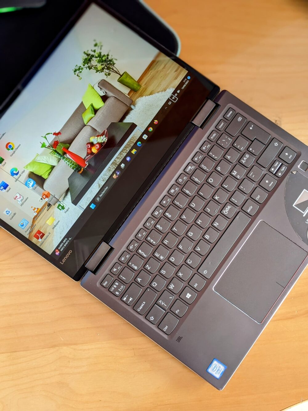 Lenovo Yoga 720 – Ordinateur Portable 2-en-1 Convertible, Écran Tactile Full HD, Ultraportable